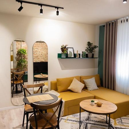 Three Doors Apartments, Kiwi 1+1 Apartment ติรานา ภายนอก รูปภาพ
