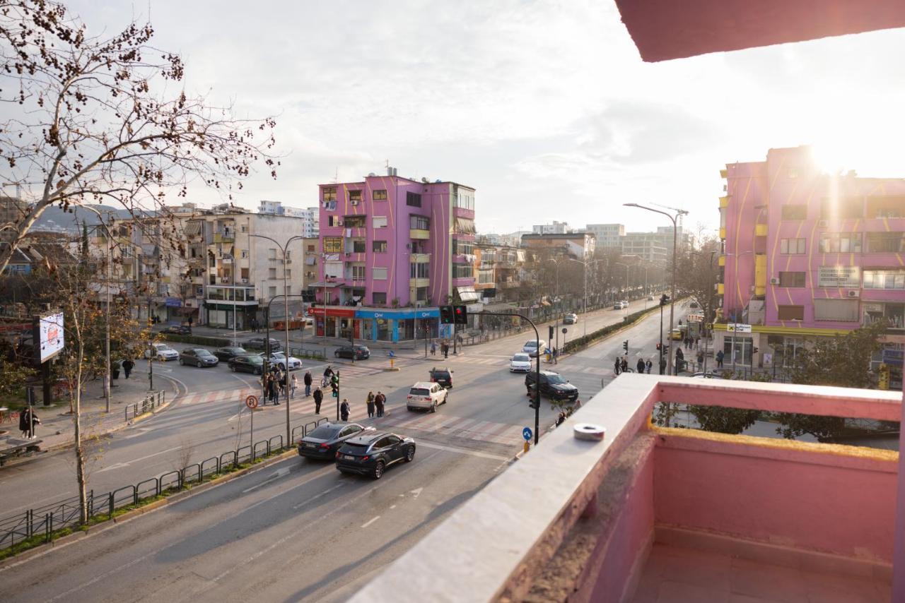 Three Doors Apartments, Kiwi 1+1 Apartment ติรานา ภายนอก รูปภาพ